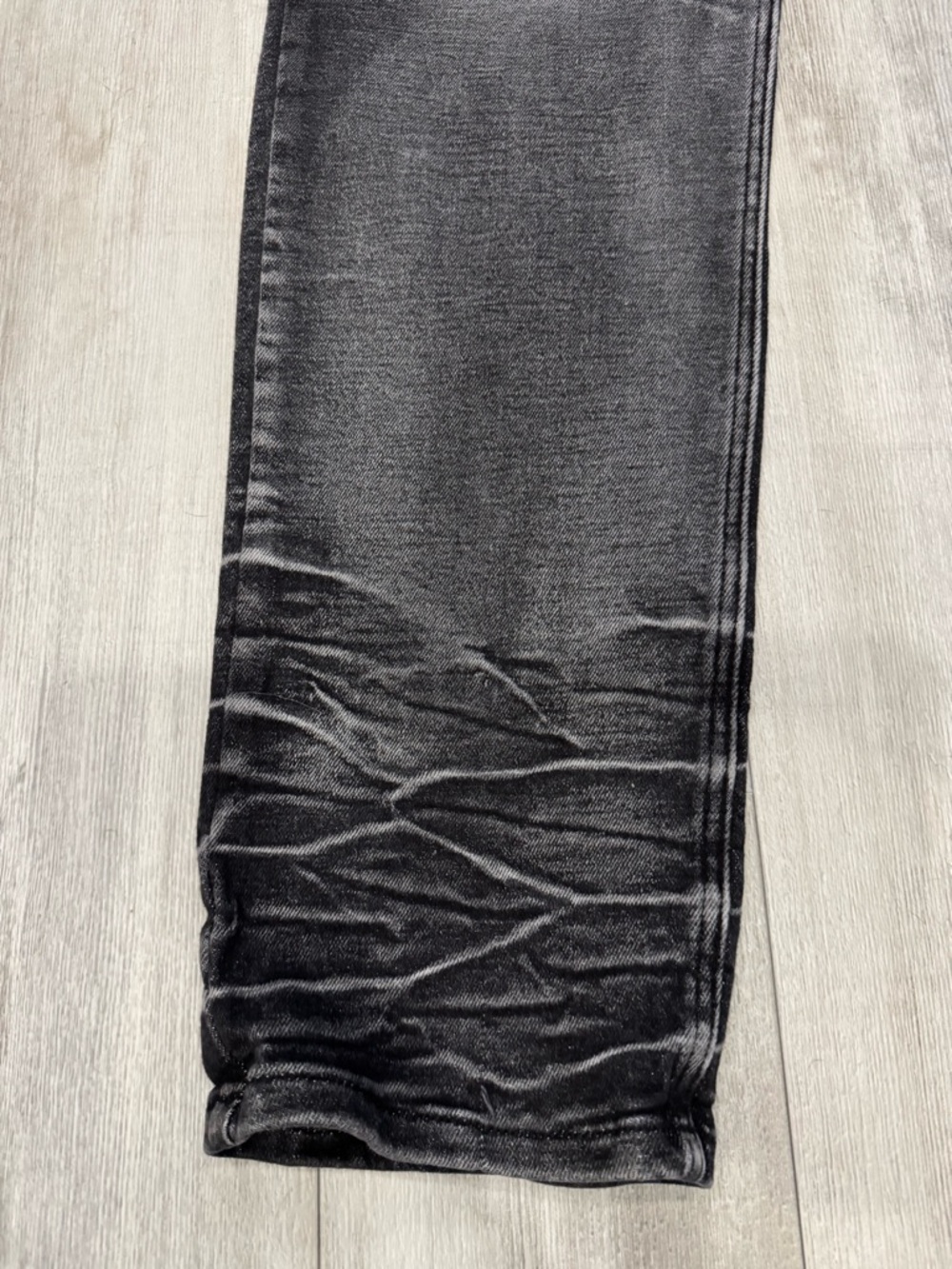 Serenede Men's Distressed Black Stretch Jeans - Picture 3 of 11